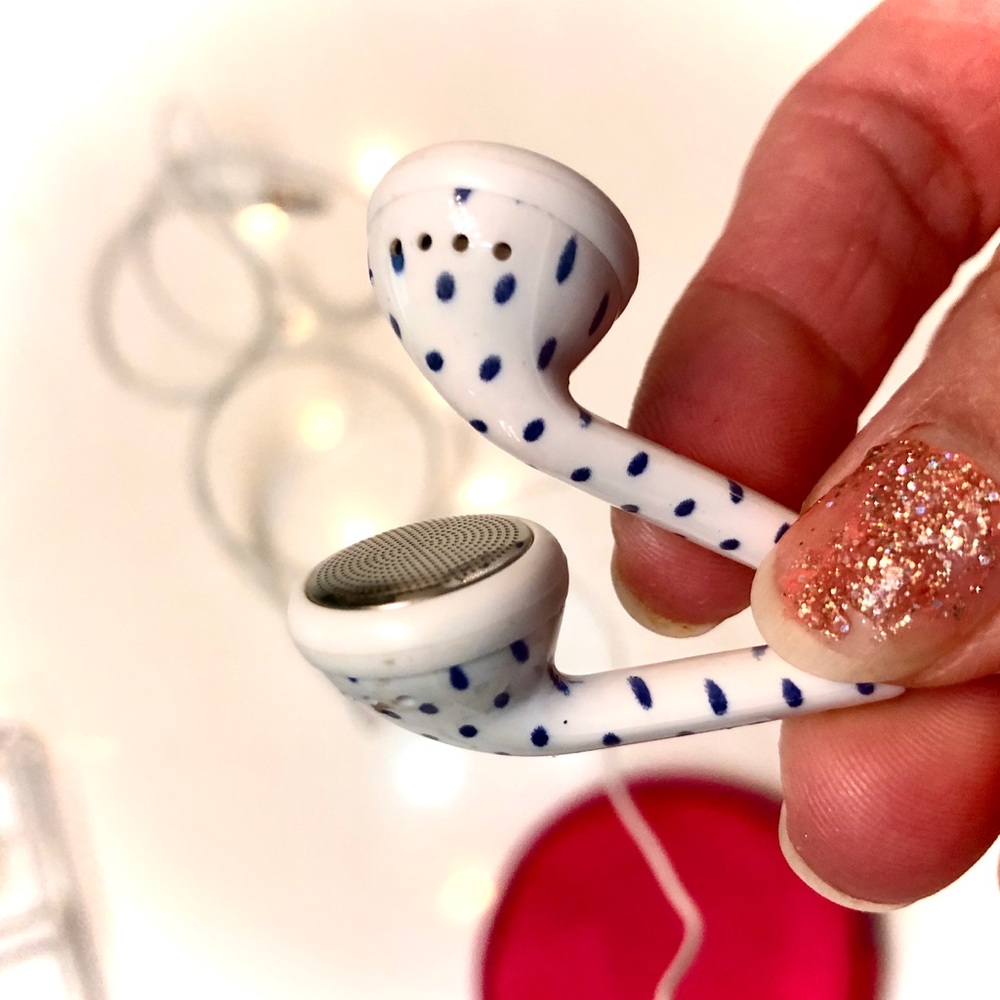 Black and White Polka Dot Headphones with Case,ir - Picture 7 of 11
